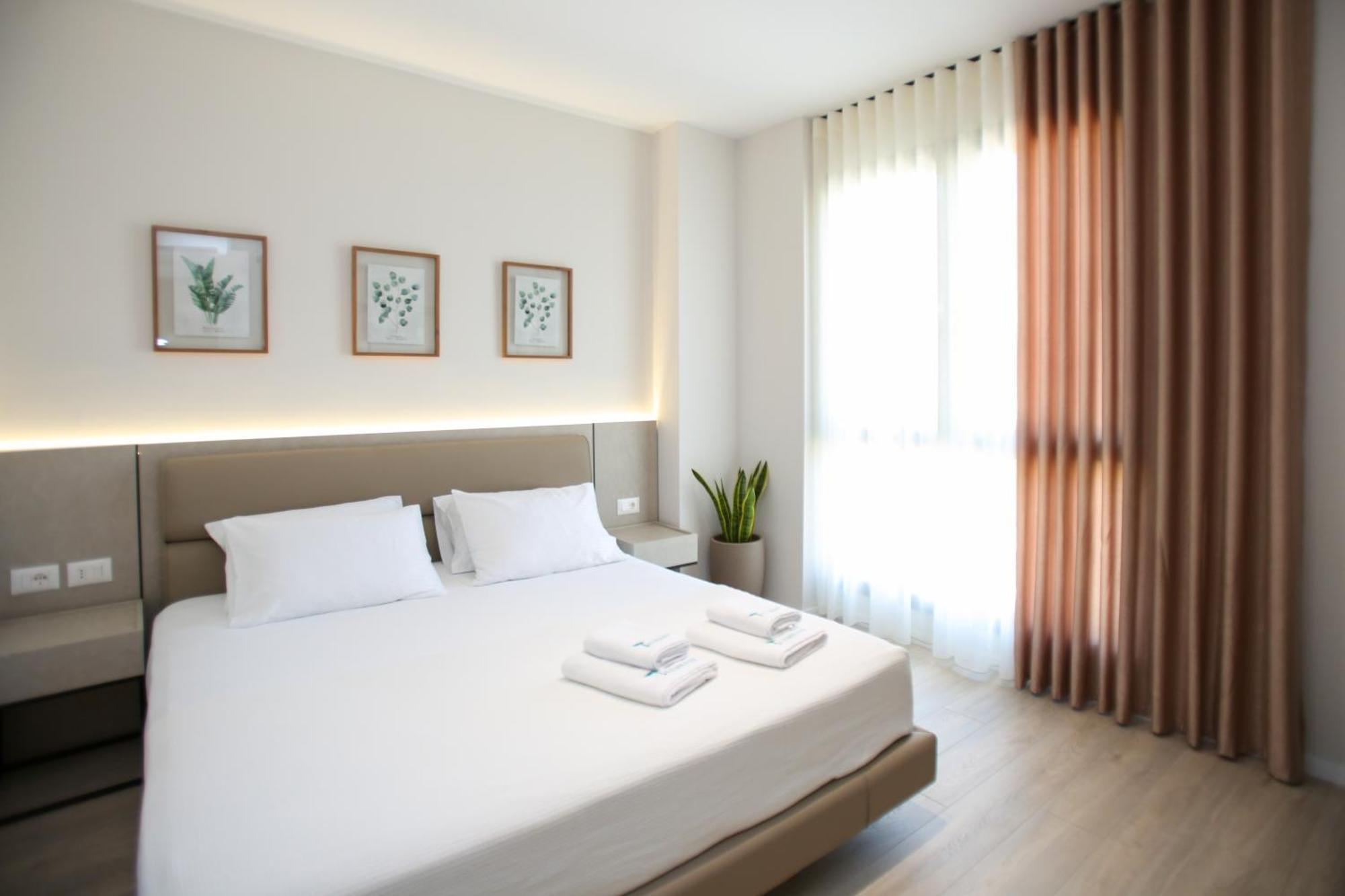 Taushani Apartment, Apartment