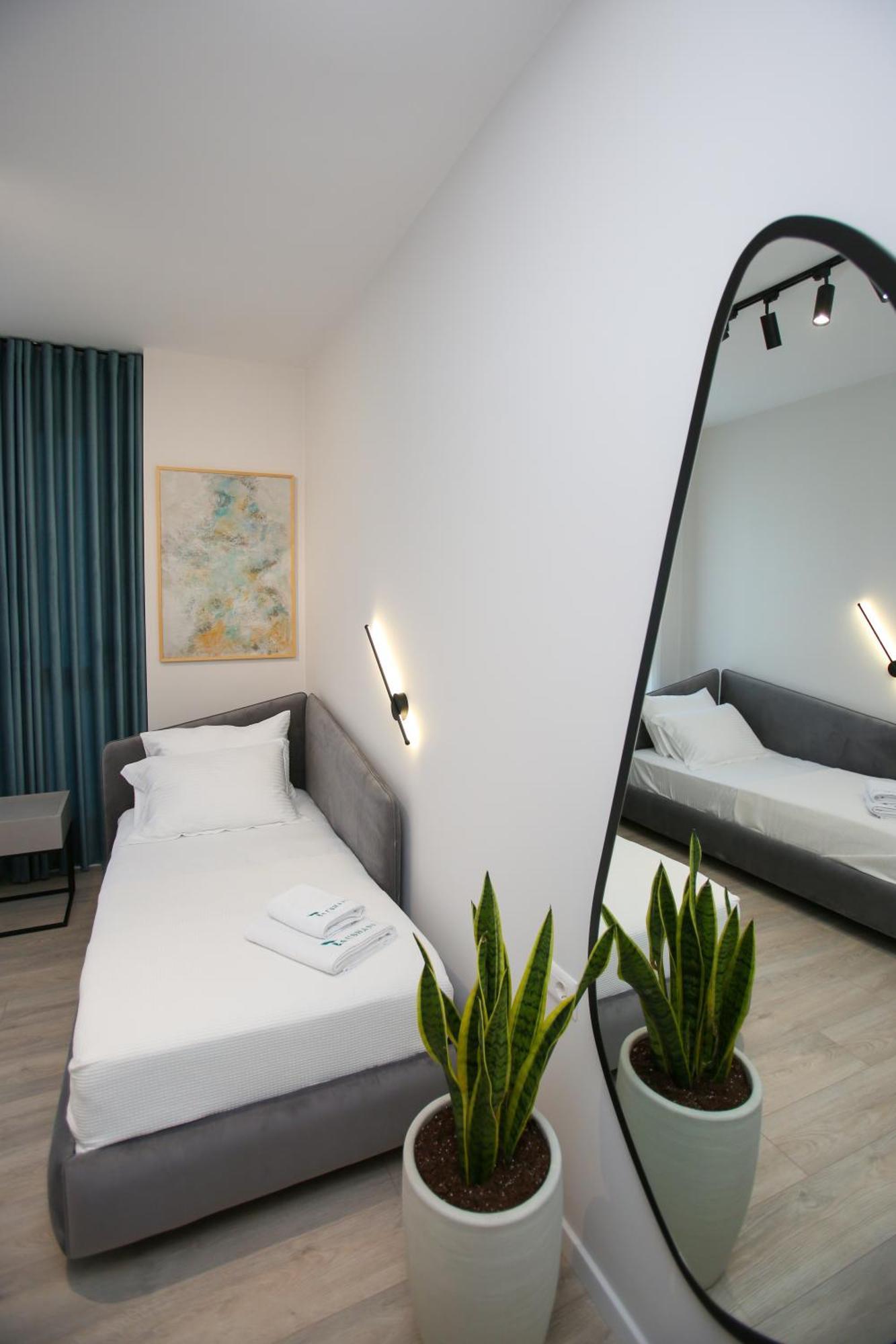 Taushani Apartment, Апартаменты *