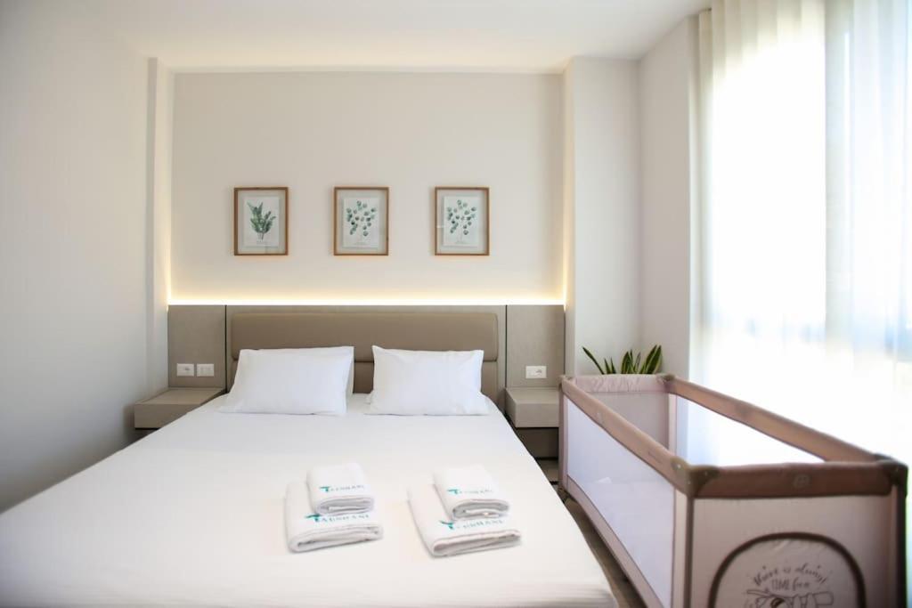 Taushani Apartment, Apartment